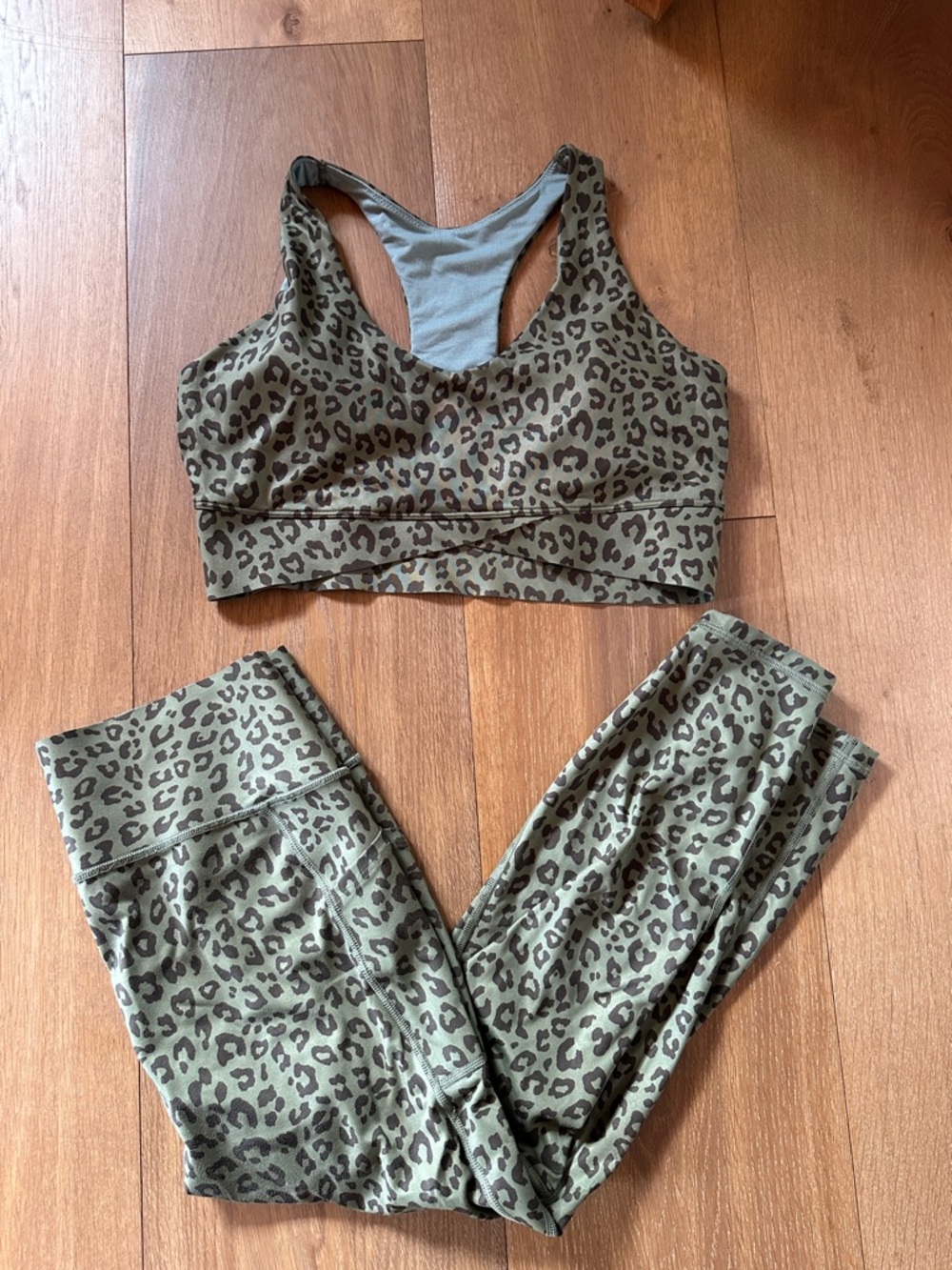 Gap Fit Sculpt Revolution Olive Leopard Print Sports Bra & Legging Set size L